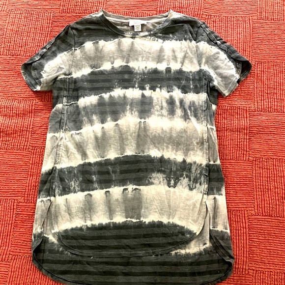 Lord & Taylor Tops - Women’s small Lord & Taylor tie dye with feminine cut